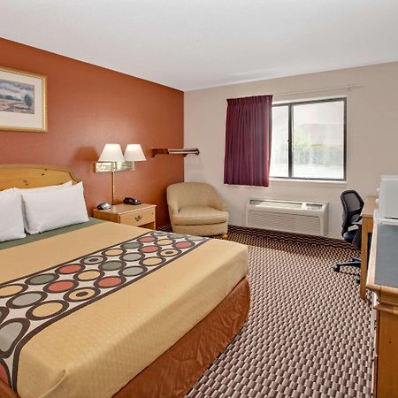 Super 8 By Wyndham Crystal Lake Luaran gambar