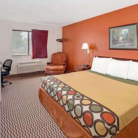 Super 8 By Wyndham Crystal Lake Luaran gambar