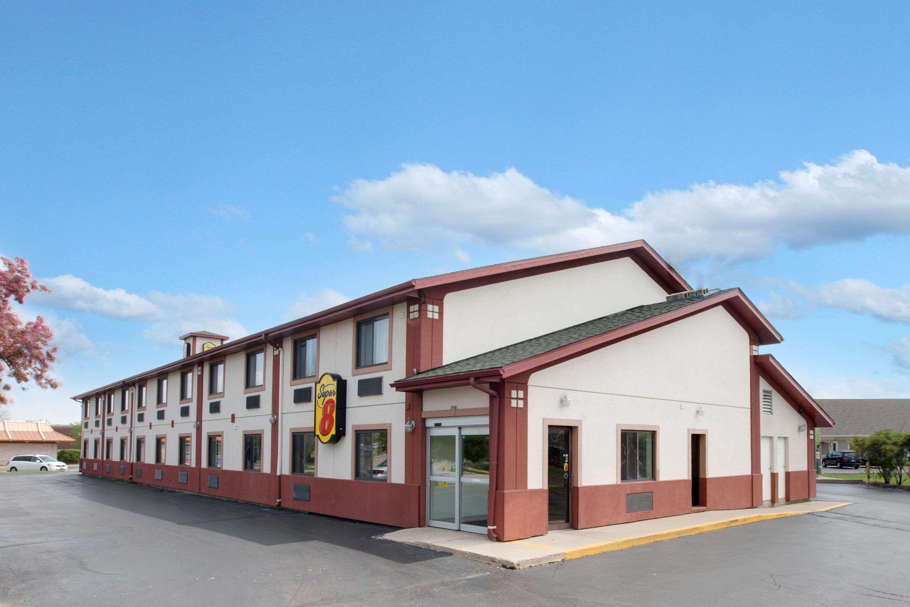 Super 8 By Wyndham Crystal Lake Luaran gambar