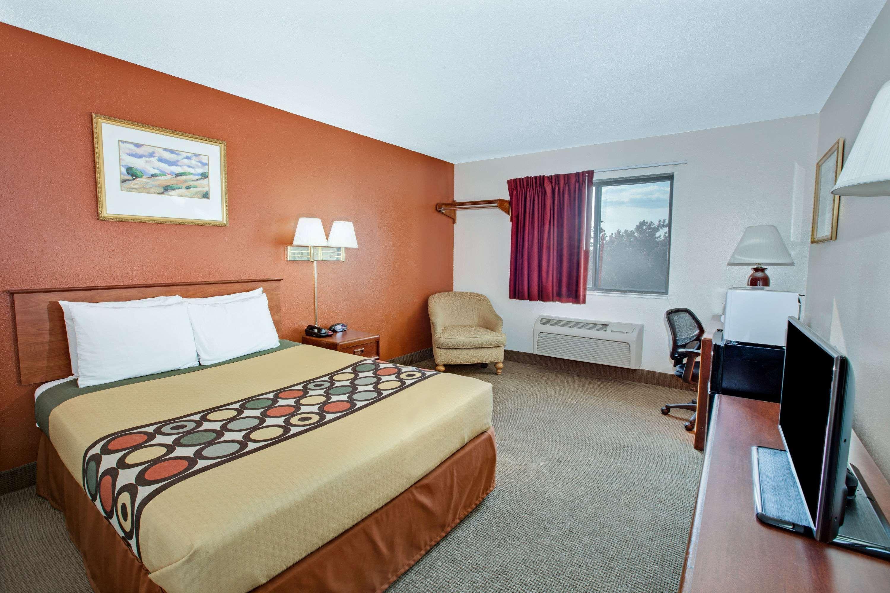 Super 8 By Wyndham Crystal Lake Luaran gambar