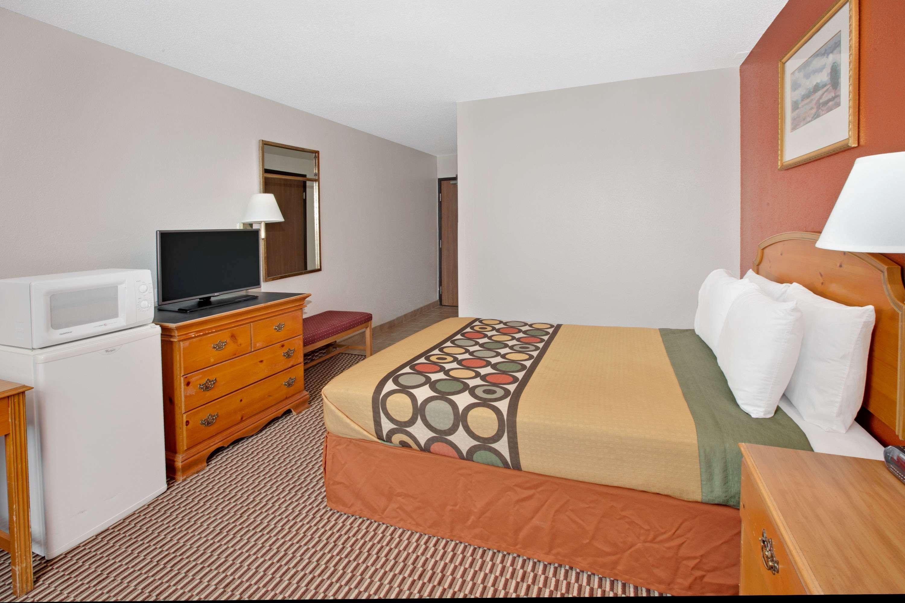 Super 8 By Wyndham Crystal Lake Luaran gambar