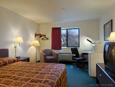 Super 8 By Wyndham Crystal Lake Bilik gambar