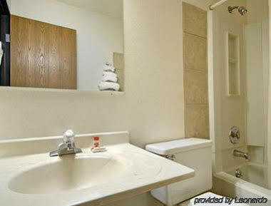 Super 8 By Wyndham Crystal Lake Luaran gambar